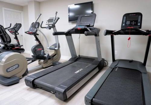 New fitness and cardio equipment at 柳树弯